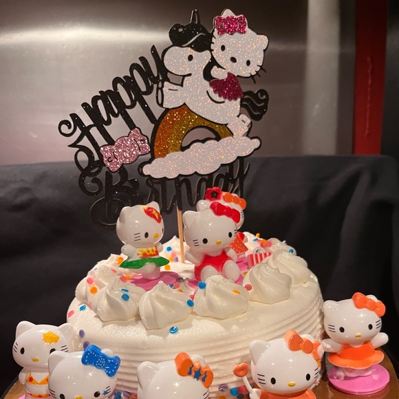 Hello Kitty Hello Cake Topper - Picture 2 of 3